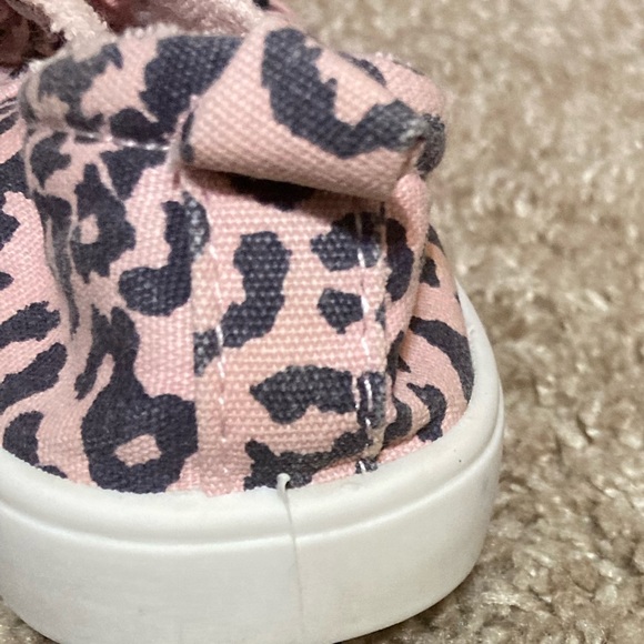 Blowfish pink Leopard print shoes. - Picture 2 of 5